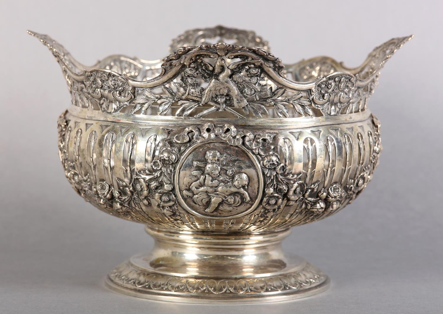 A LATE 19TH/EARLY 20TH CENTURY GERMAN .800 silver fruit bowl, pierced and embossed with floral - Image 2 of 7