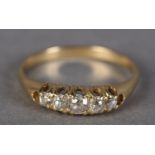 A VICTORIAN FINE STONE DIAMOND RING in 18ct gold, the graduated Old European cut stones claw set