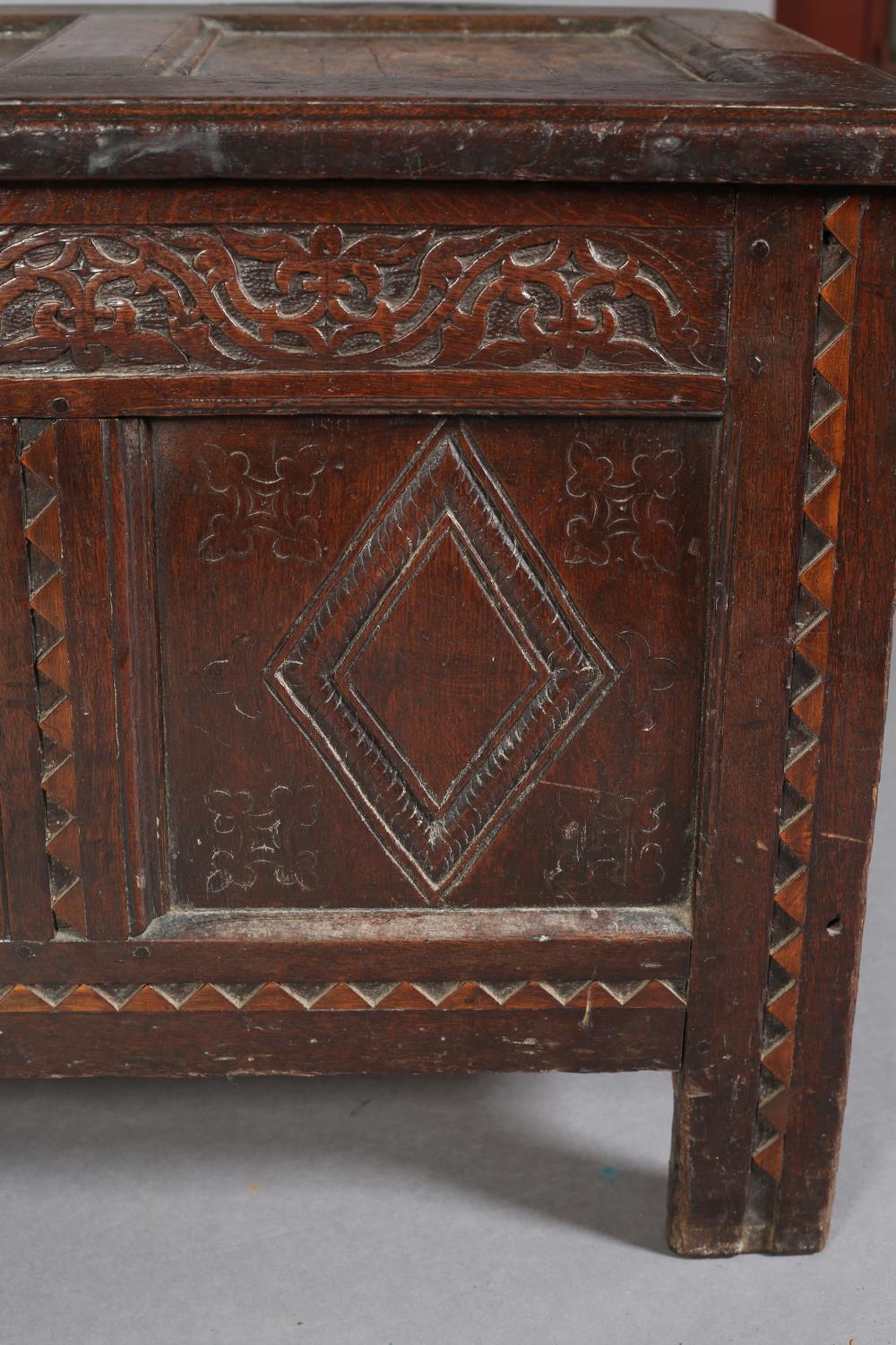 A LATE 17TH CENTURY OAK KIST HAVING A TRIPLE INDENTED TOP, the frieze intricately carved with - Image 6 of 7