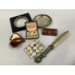 A 19TH CENTURY MOTHER OF PEARL AND ABALONE CARD CASE lined with felt, Meerschaum pipe modelled as an