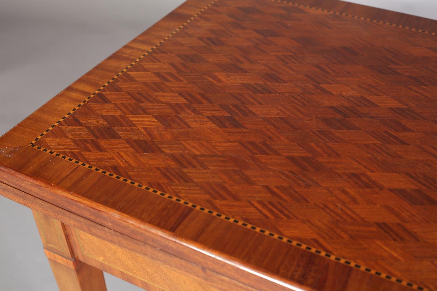 AN EARLY 20TH CENTURY MAHOGANY AND SATIN WALNUT PARQUETRY CARD, WRITING AND DRESSING TABLE inlaid - Image 5 of 10