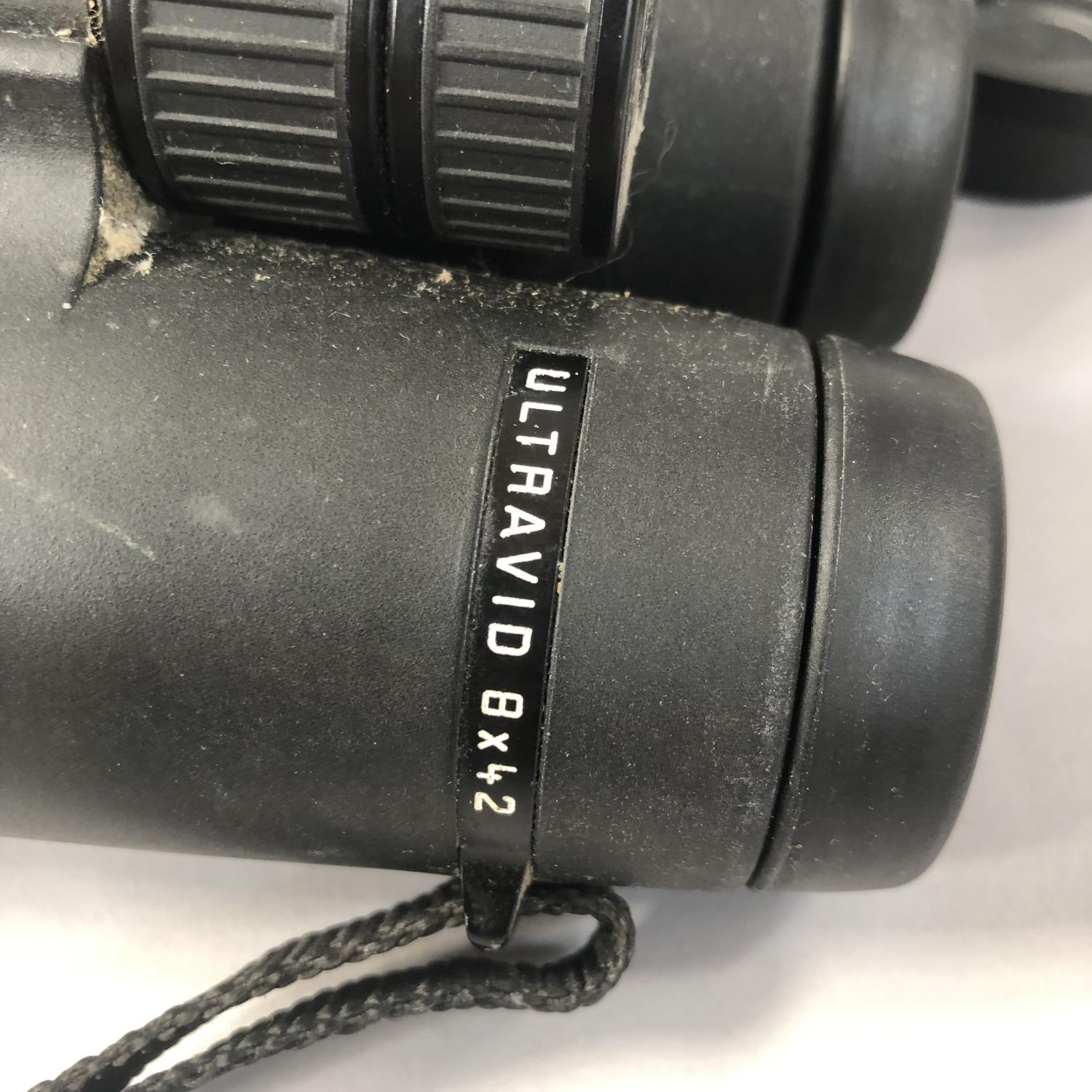 A PAIR OF LEICA ULTRAVID 8 X 42 BINOCULARS, serial no. 1551224, approximate length 15cm - Image 4 of 5