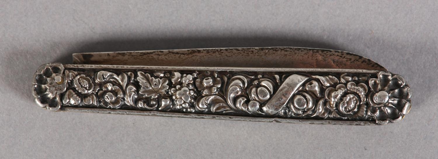 A GEORGE III FRUIT KNIFE with silver blade and silver covered grips, chased with fruiting vines,