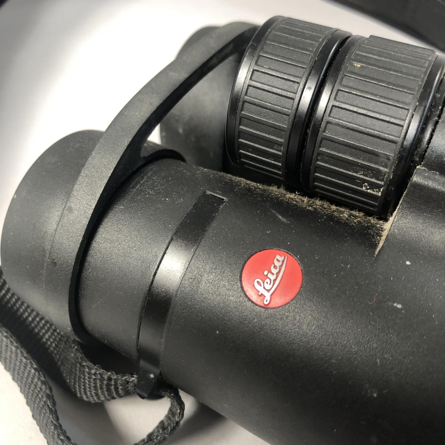 A PAIR OF LEICA ULTRAVID 8 X 42 BINOCULARS, serial no. 1551224, approximate length 15cm - Image 2 of 5