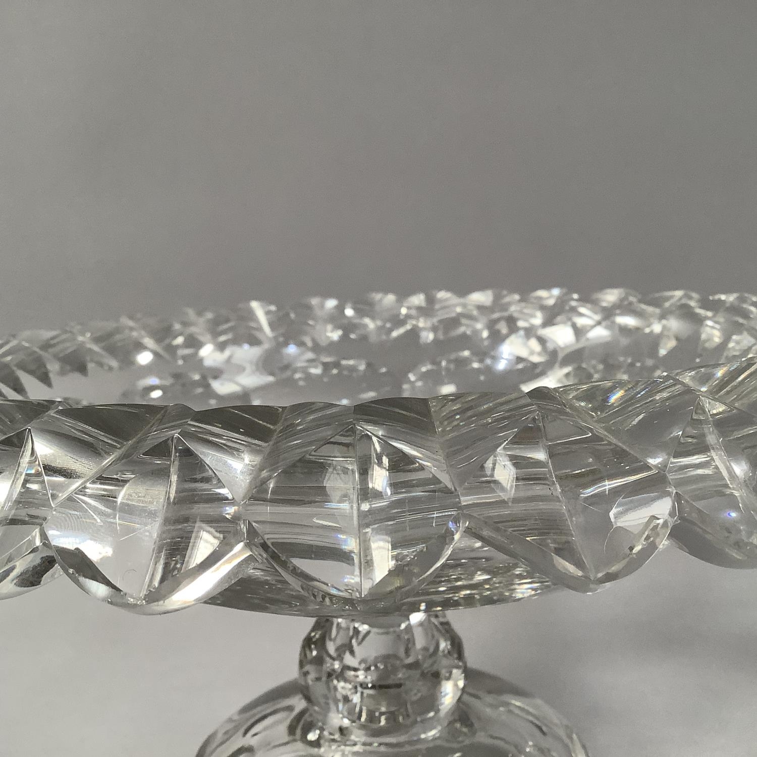 A PAIR OF MID 18TH CENTURY IRISH GLASS PEDESTAL BOWLS, circular with petal edges and disc cut - Image 4 of 4