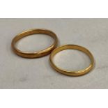 Two wedding rings both in 22ct. gold. Total approx. weight 5g.