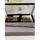 A Buckingham Palace fountain and ball point pen set, limited edition 0925/1000 with certificate