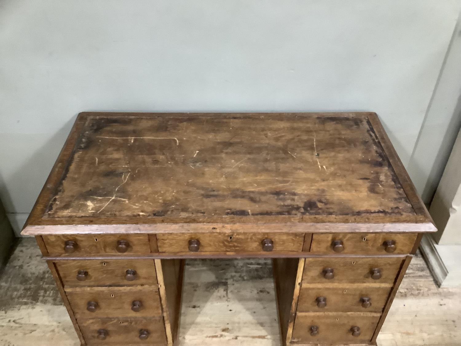 Oak twin pedestal desk - Image 2 of 3