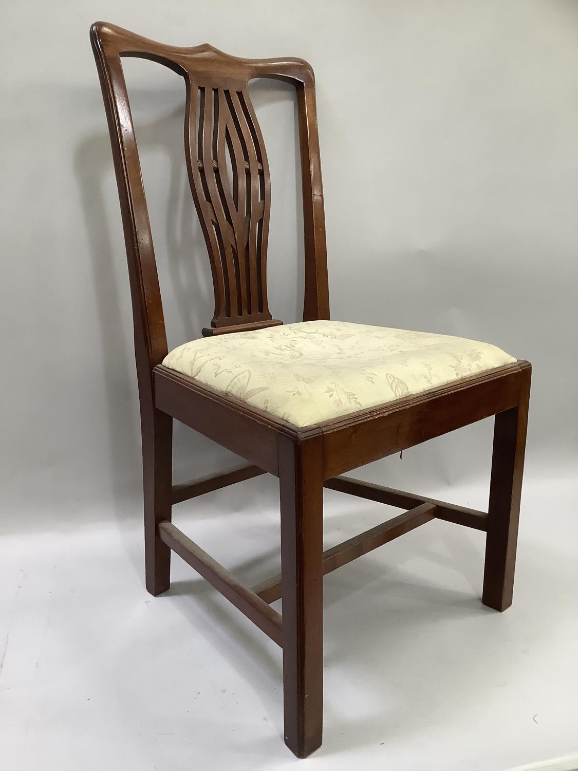 A mahogany splat back Georgian chair, on square legs, cream upholstered fabric - Image 2 of 2