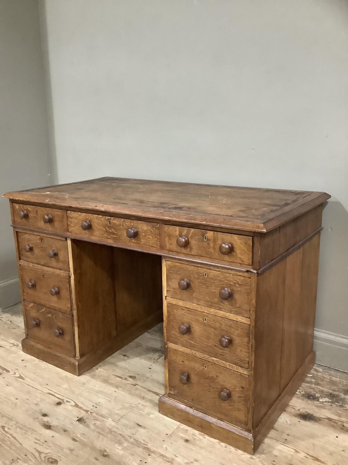 Oak twin pedestal desk - Image 3 of 3