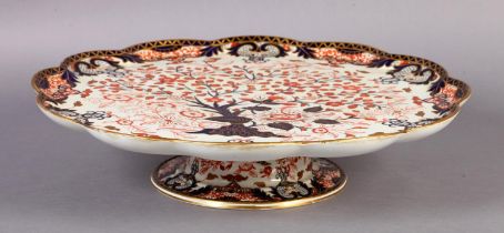 A DERBY CROWN PORCELAIN CO LARGE TAZZA, of petal shaped circular form decorated in Imari palette