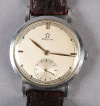 AN OMEGA GENTLEMAN'S MANUAL WRISTWATCH C.1954, stainless steel case No 2413-5, 17 jewelled lever