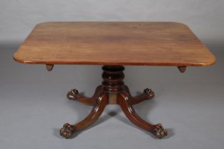 AN EARLY 19th CENTURY MAHOGANY BREAKFAST TABLE, having rectangular tilt top with rounded corners, on