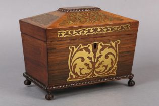 AN EARLY 19TH CENTURY ROSEWOOD AND BRASS INLAID CADDY, of sarcophagus shape, the interior fitted