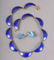 A SCANDINAVIAN GUILLOCHE ENAMEL SILVER GILT NECKLACE C1960, each royal blue dished increscent with