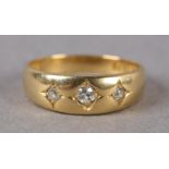 A VICTORIAN THREE STONE DIAMOND RING IN 18CT GOLD, the graduated Old European cut stones stra set in