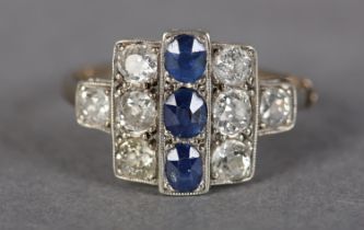 AN ART DECO SAPPHIRE AND DIAMOND CLUSTER RING in platinum set to the centre with three oval