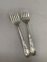 A pair of George V silver hors d'oeuvre servers, Sheffield 1913 for William Briggs and Co, foliate