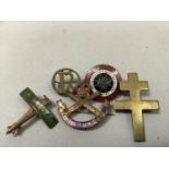 A WW1 machine gun corps sweet-heart brooch in base metal together with a brooch commemorating Amy