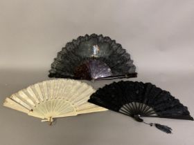 Lace! A tortoiseshell fan, late 19th century, the monture gently shaped, the leaf of black gauze and