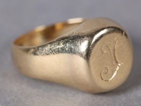 A SIGNET RING engraved to the oval head with the initial 'J', in 14ct gold, approximate weight 8g