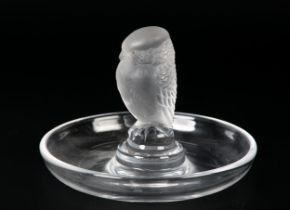 A LALIQUE PIN DISH modelled as an owl with incised mark to base Lalique Auxerre, 9cm high