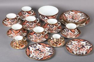 AN EARLY 20TH CENTURY ROYAL CROWN DERBY KINGS IMARI pattern tea service comprising seven cups, seven