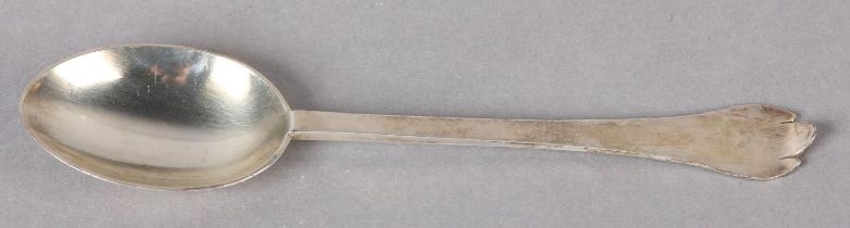 A COMMEMORATIVE CORONATION SILVER TRIFOIL SPOON FOR QUEEN ELIZABETH II, Sheffield 1952 for Roberts &