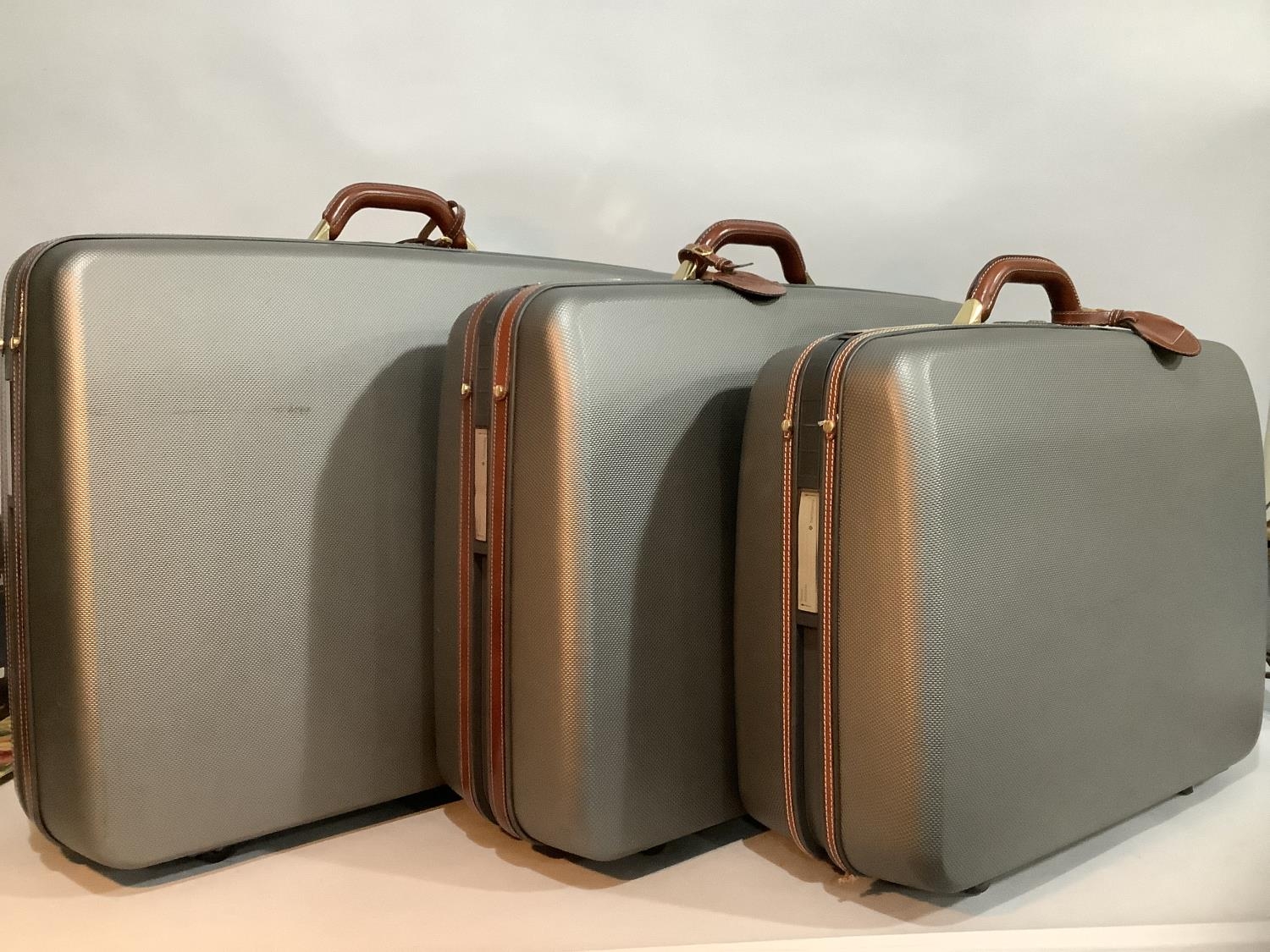 Three Samsonite hard shell grey and leather suitcases with pull-along handles and wheels - Image 2 of 3