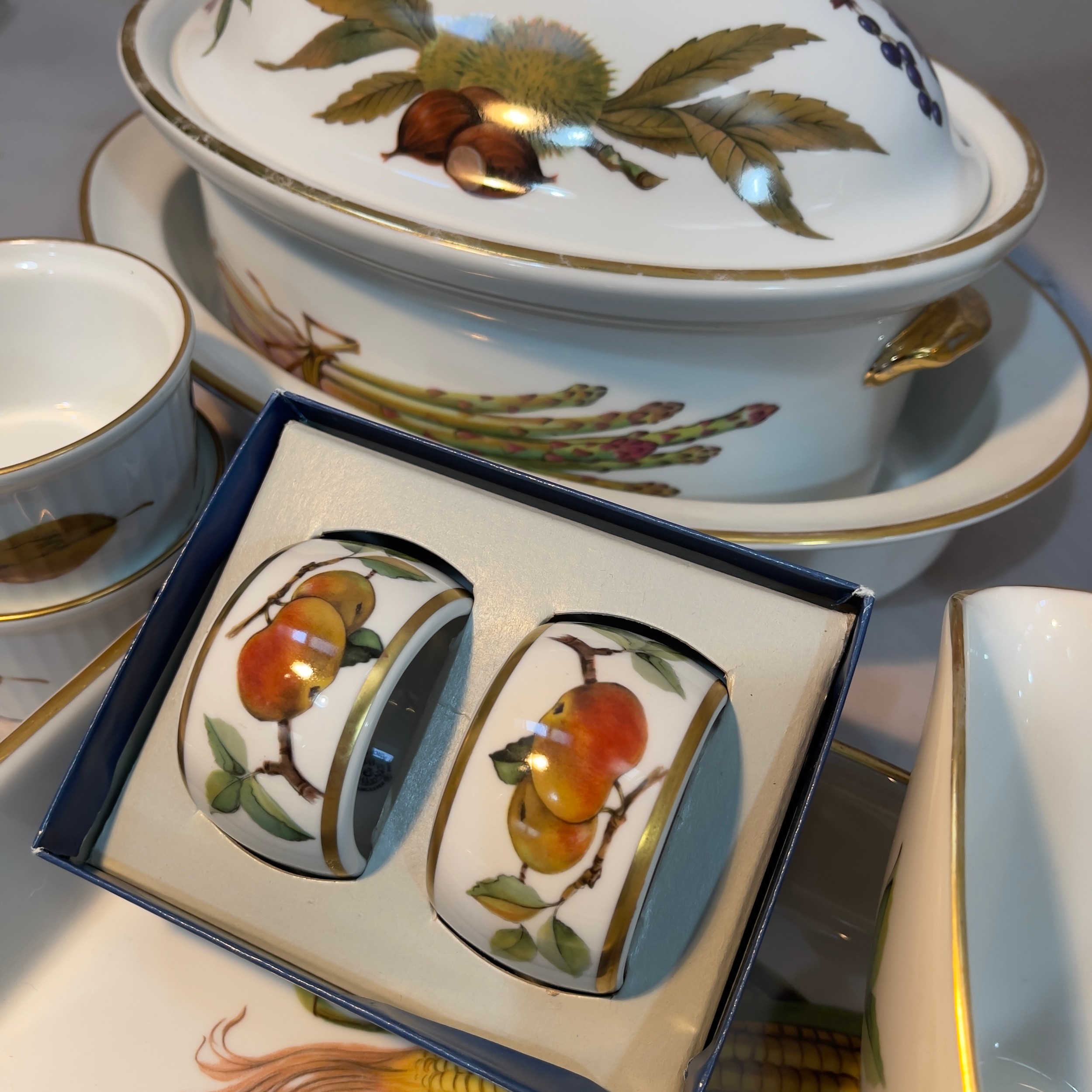 A quantity of Royal Worcester Evesham oven to table ware including oval tureens and covers, - Image 3 of 6