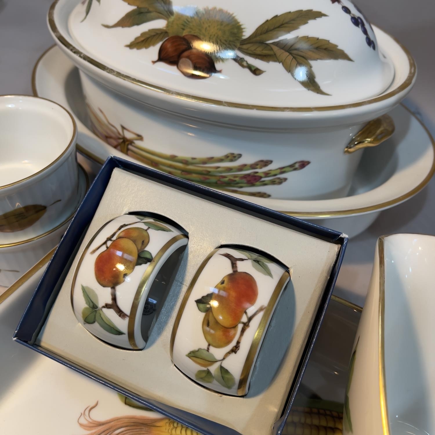 A quantity of Royal Worcester Evesham oven to table ware including oval tureens and covers, - Image 5 of 6