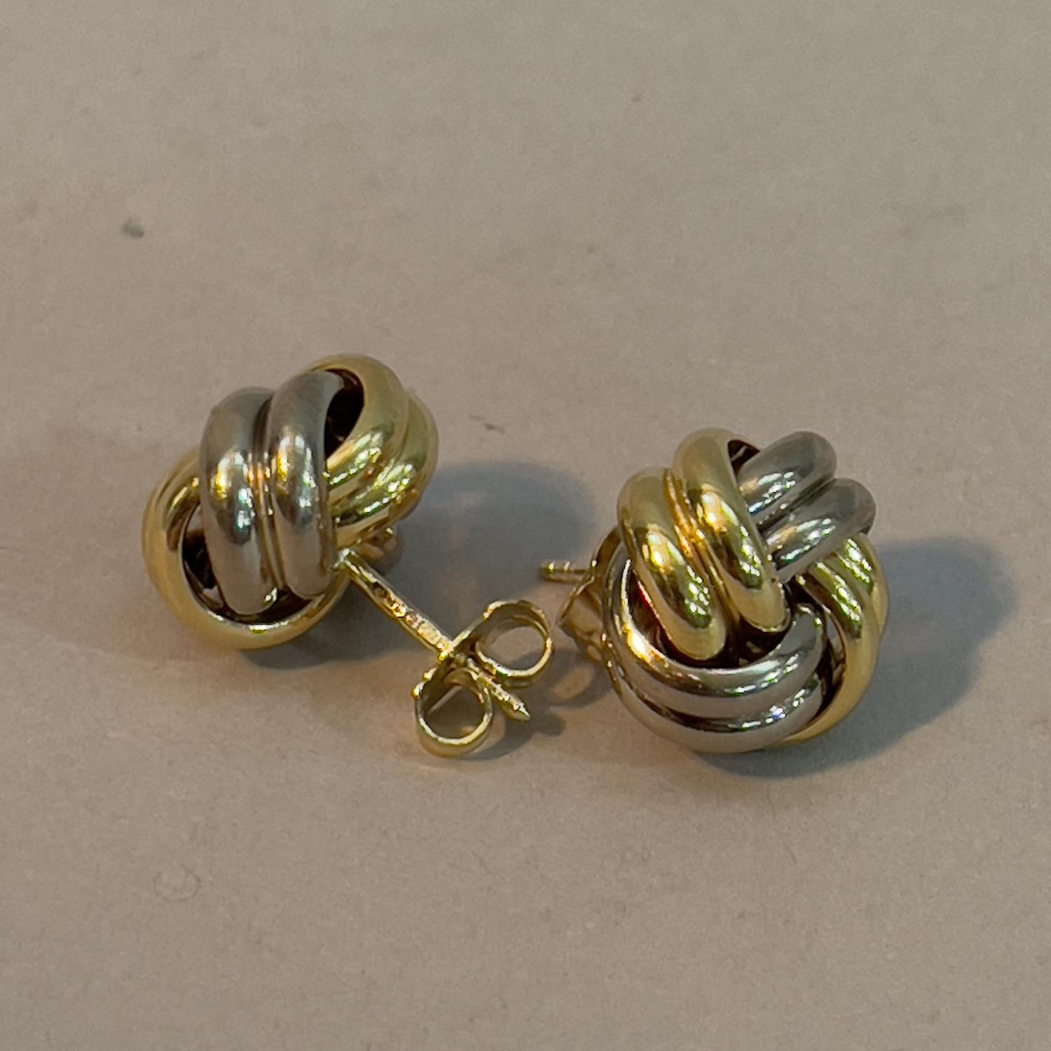 A pair of knot ear studs in 18ct white gold, approximate diameter 11mm, approximate weight 4g - Image 2 of 2