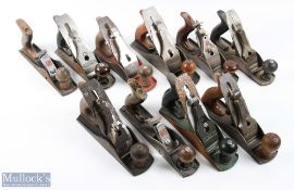 10 British Smoothing Planes Woodworking Tools, most are in the No.4 style a mixed lot with makers of