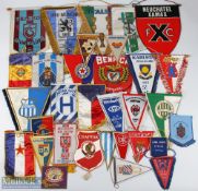 30x World Football Team Pennants, a good selection of teams mixed ages and sizes, made of silk and