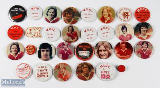Manchester United football tin badges features a mixed selection, light duplication, various