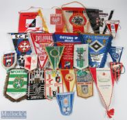 22x World Football Team Pennants, a good selection of teams mixed ages, made of silk and nylon/