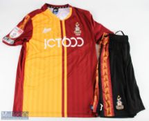 2021/22 Bradford City FC Nathan Delfouneso player worn signed home shirt, Size M together with