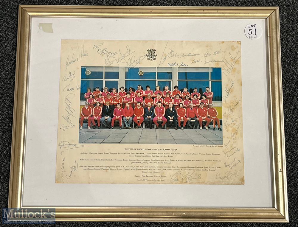 Wales Grand Slam Rugby Squad 1975-6 Signed Framed Photo: Large gilt framed colour print of the