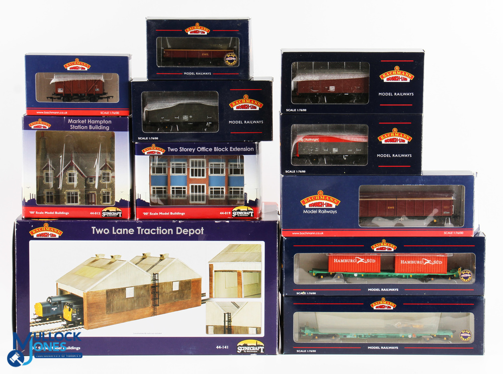 Bachmann OO Gauge Boxed Rolling Stock and Buildings (10) 44141 two lane traction depot, 37310