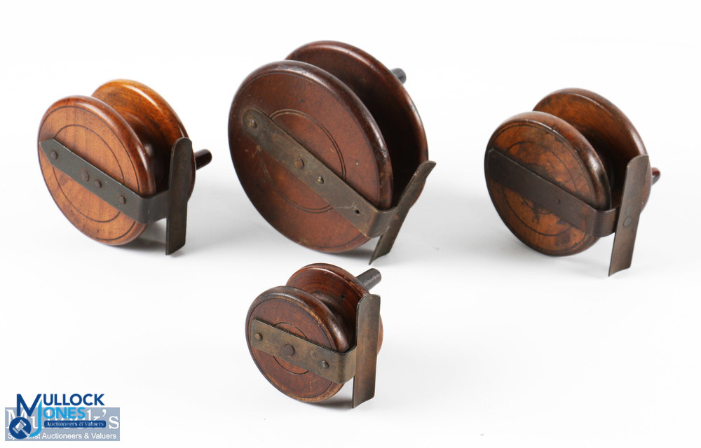 4x Wooden Strapback Reels - in sizes 4", 2x 3" and 2.25", all with twin handles, one having iron - Image 2 of 2
