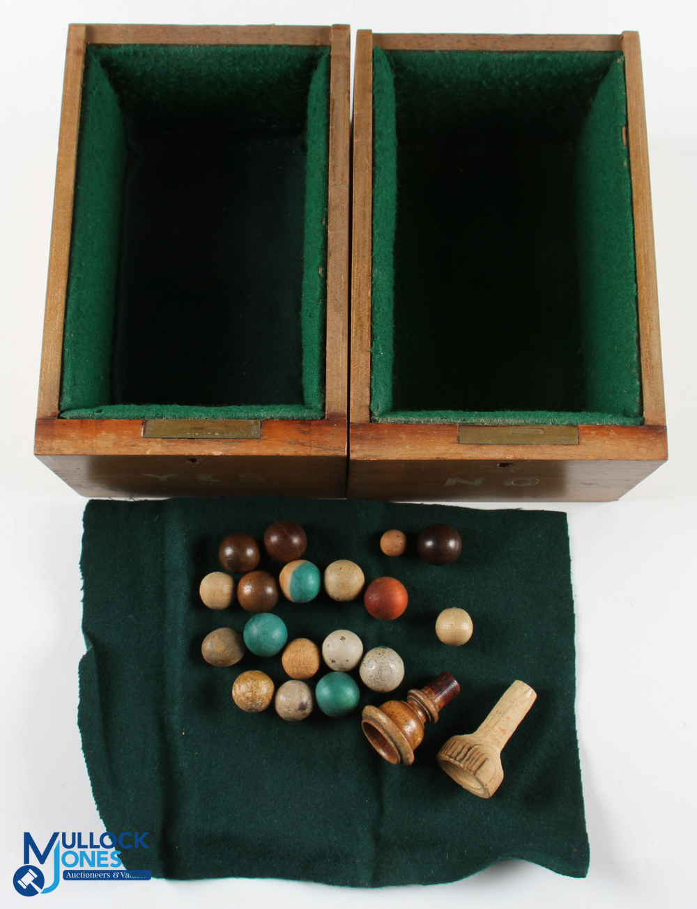 East Lothian Golf Club Period Club Ballot Box, an impressive membership voting box with yes and no - Image 3 of 3