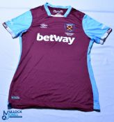 2016-2017 West Ham United FC Home football shirt. Queen Elizabeth Olympic Park - Umbro / Betway.