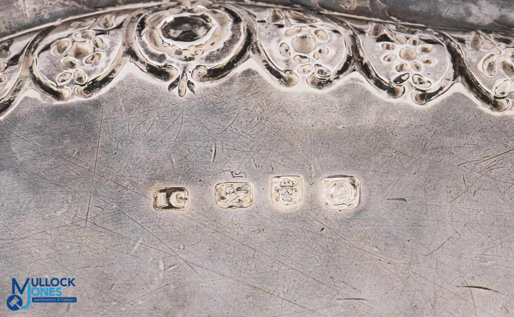 Large George II Crest Engraved Silver Salver by John Carter II 1771 shaped beaded rim with repeat - Image 4 of 4