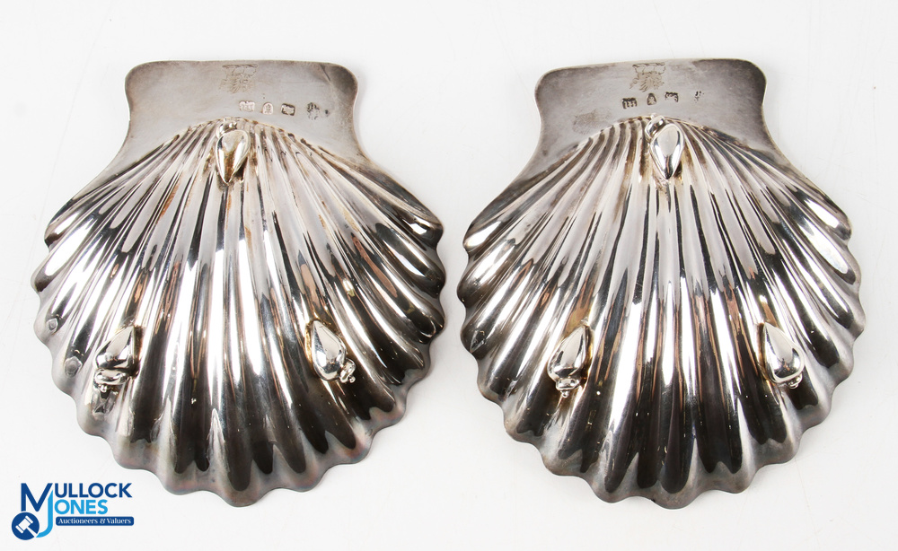 George III Pair of Hallmarked Shell Shaped Butter Dishes London 1767 both of shell shape with - Image 2 of 4