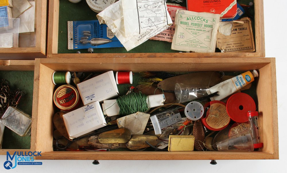 Vintage wooden tool chest measuring 18" x 11" x 8.5", made by Emir, London, dove tail joints, 5 - Image 3 of 6