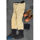 Simms Mountain Gortex breathable chest stocking foot waders size L / Long, good straps, light use.