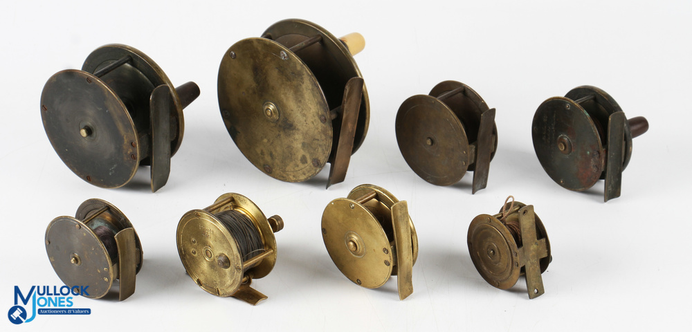 A collection of brass winch reels and plate wind, comprising: 4" plate unnamed; 2 ¾" C Farlow; - Image 2 of 2