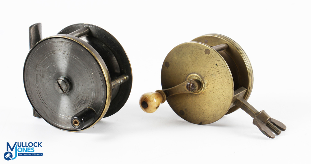Very interesting spike winch brass reel by J Weekes Dublin, 2" spool, straight arm with horn domed - Image 2 of 3