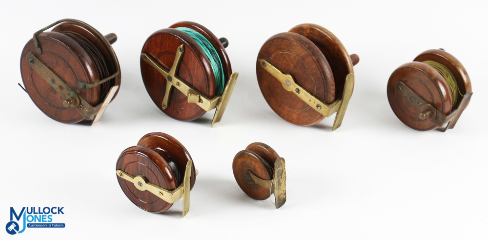 A collection of 7x brass/mahogany centre pin reels from 2" to 4" some with on/off checks and one - Image 2 of 4