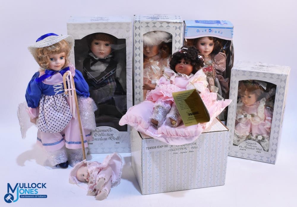 Porcelain Doll Collection, to include - a Seymour Mann collector doll, 2x H Samuel Christmas 2000 - Image 2 of 2